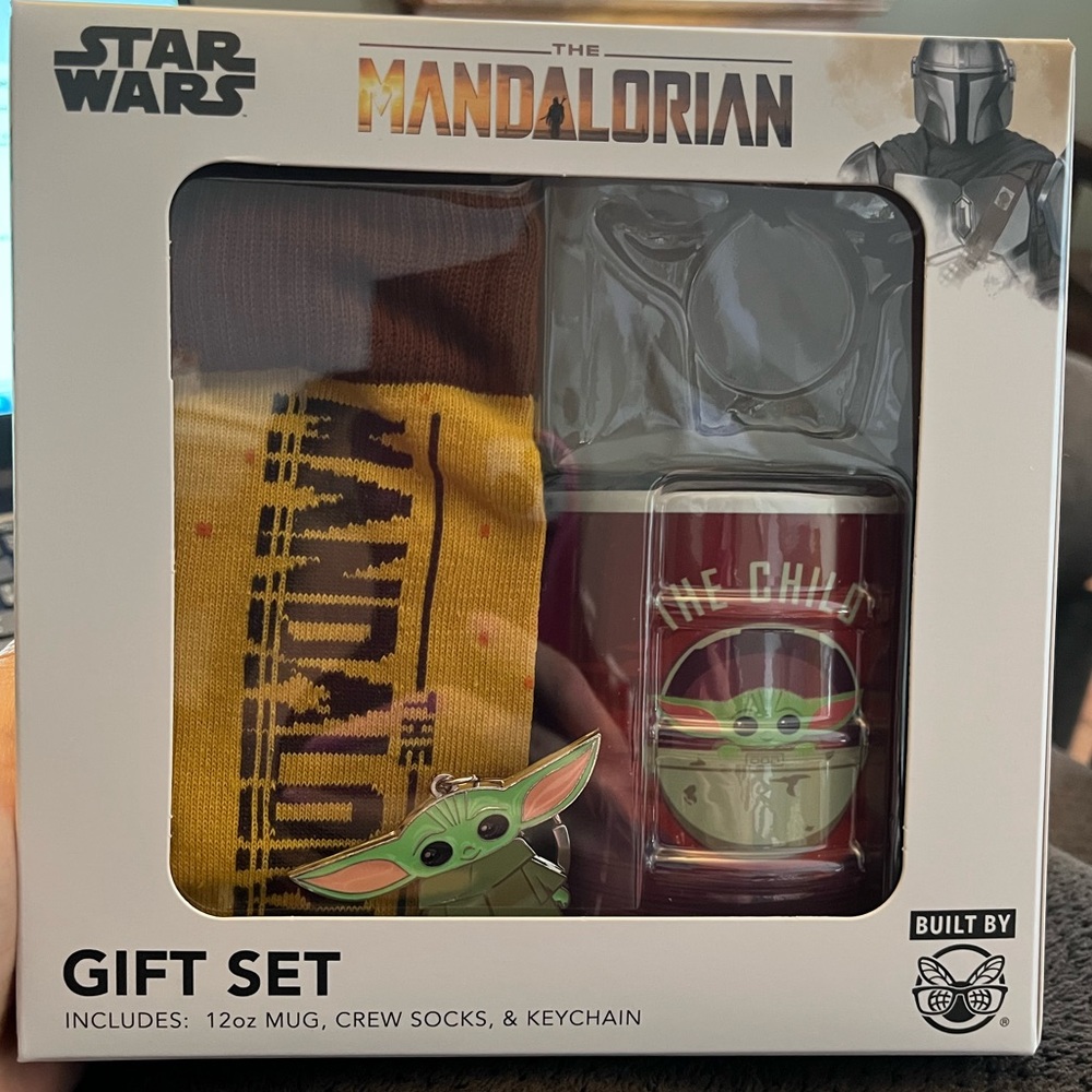 NEW in box Star Wars The Mandalorian gift set